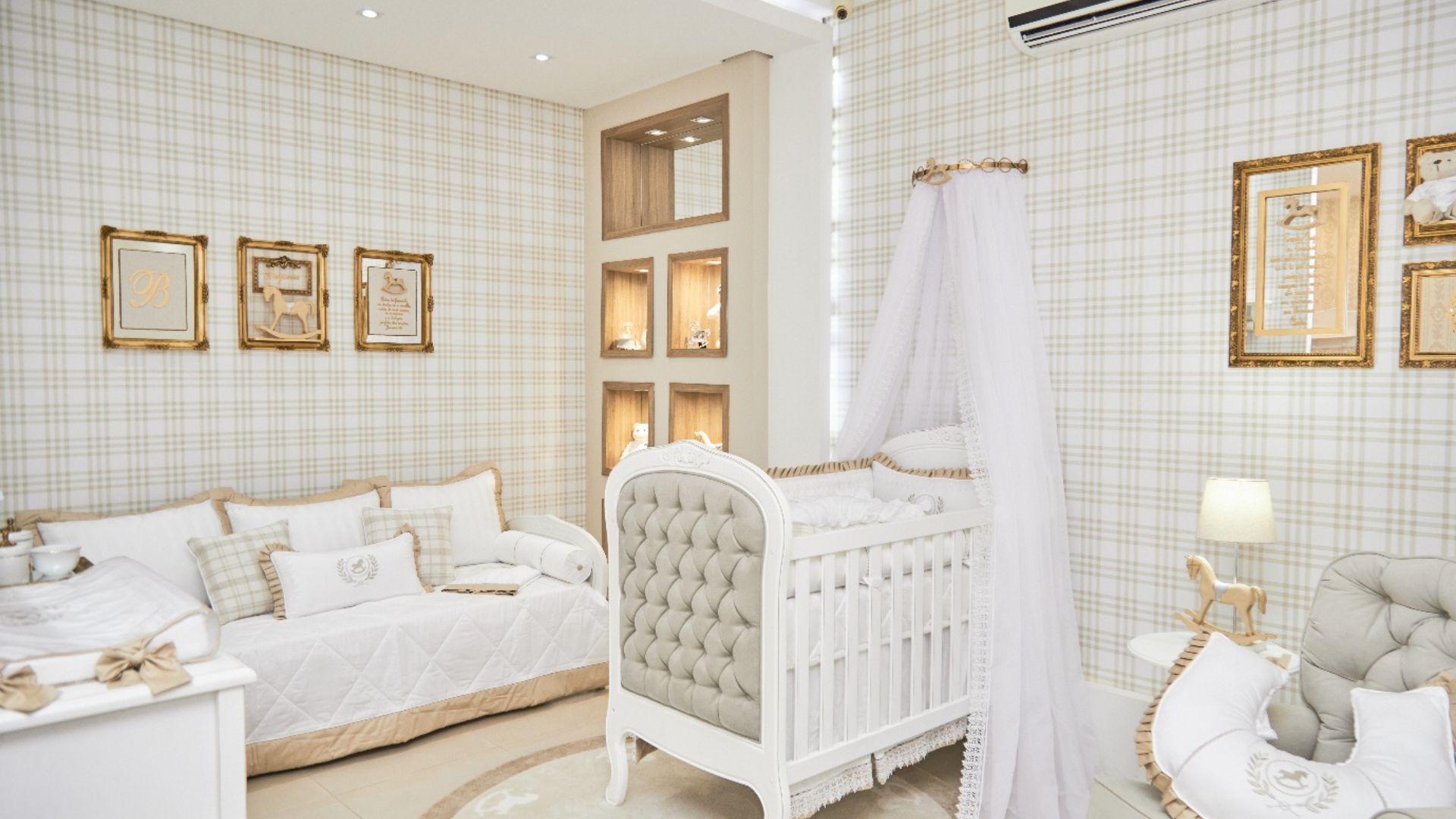 Como escolher o papel de parede perfeito? O papel de parede é o fundo da história que você quer contar no quartinho do bebê