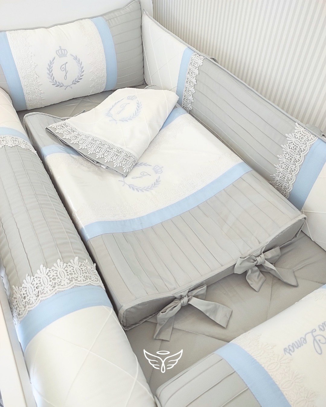 Almofadas decorativas de berço: quantas usar e a regra que não se negocia